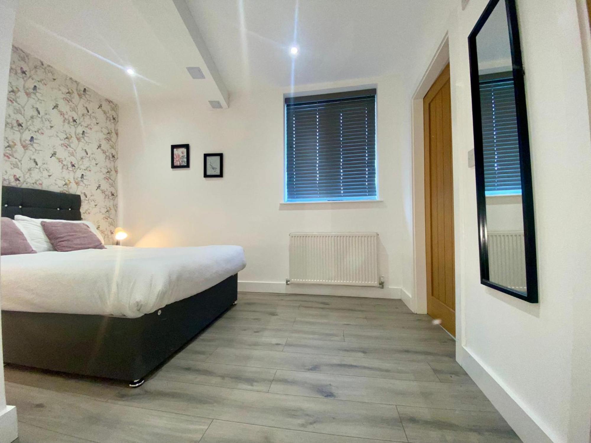 Apartment 4 *
